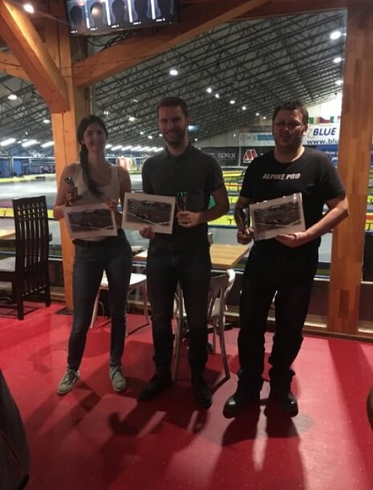 Zaměstnanci skladu Mstětice se rozhodli strávit společný čas na motokárách.