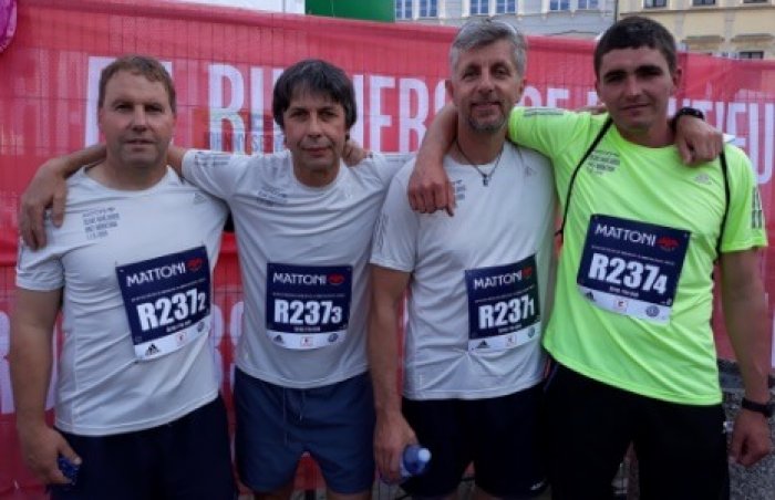 Zaměstnanci skladu Včelná se pustili do společné výzvy uběhnout maraton.